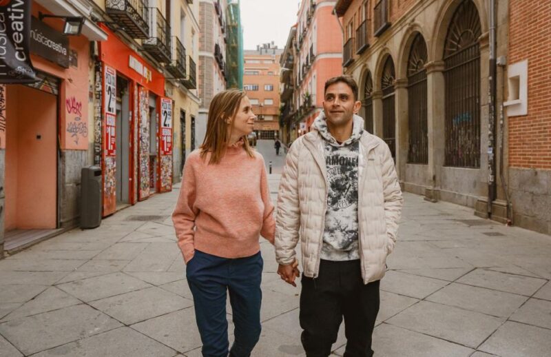 Madrid Love Story: Photography Session for Couples - Iconic Backdrops for Your Love Story