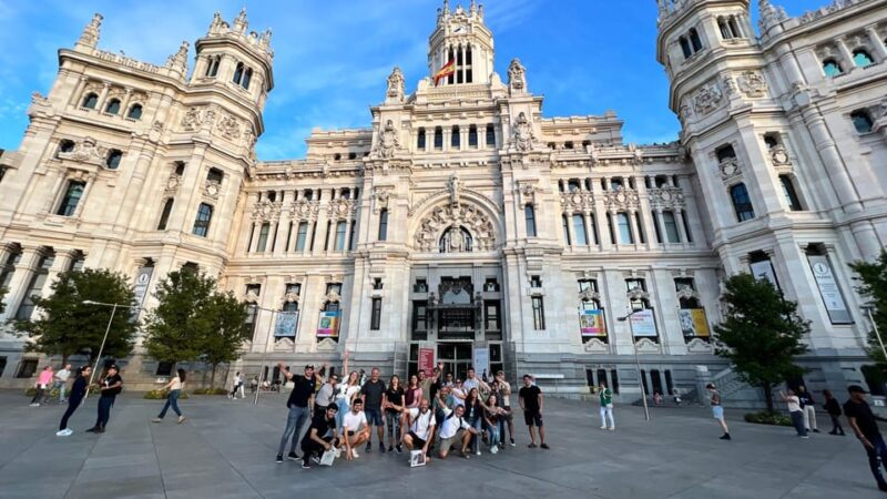 Madrid Monumental: Between Alcalá, Gran Vía and Retiro - Experience Highlights