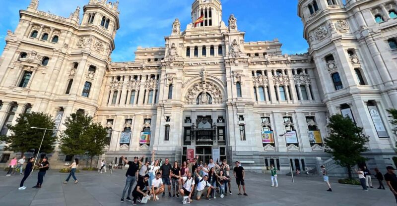 Madrid Monumental: Between Alcalá, Gran Vía and Retiro - Taking in Retiro Park
