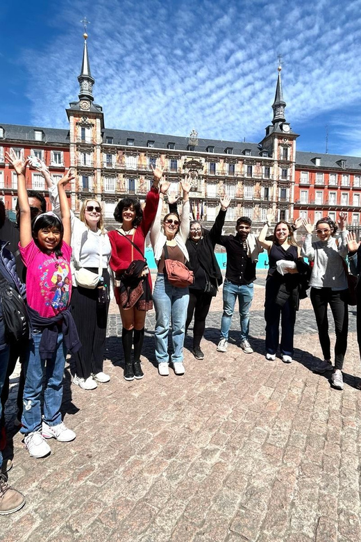 Madrid: Old Town Guided Walking Tour - Exploring Madrid