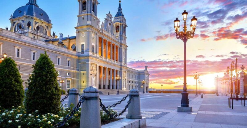 Madrid: Old Town Highlights Self-Guided Scavenger Hunt Tour - Key Points