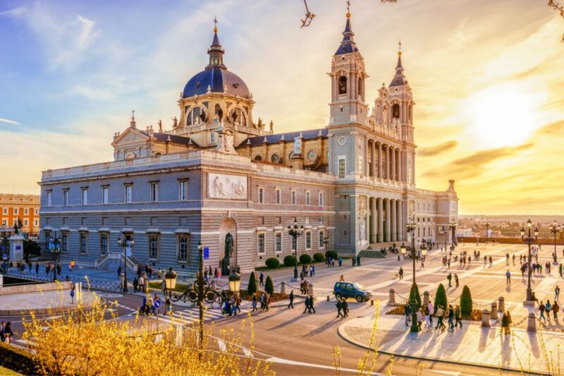 Madrid: Old Town Highlights Self-Guided Scavenger Hunt Tour - Experience and Itinerary
