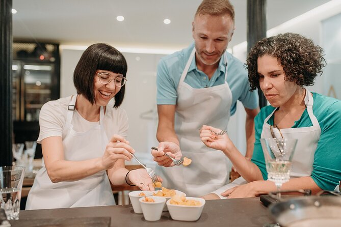Madrid: Paella and Tapas Cooking Class With Market Visit - Key Points