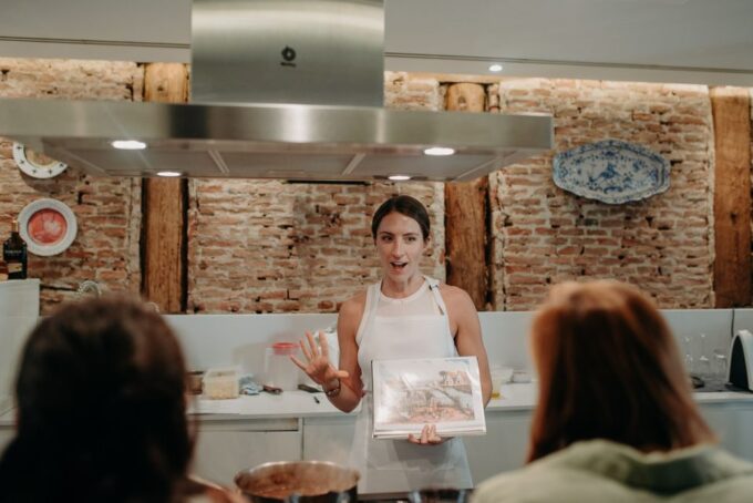 Madrid: Paella & Tapas Cooking Class With Local Market Visit - About the Tour Guide