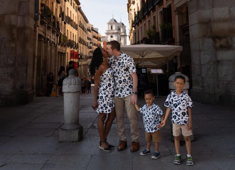Madrid: Plaza Mayor Professional Photoshoot - Booking and Cancellation