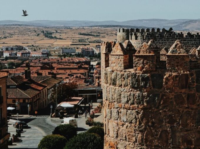 Madrid: Private 12-Hour Tour to Ávila and Segovia - Ávilas Medieval Landmarks