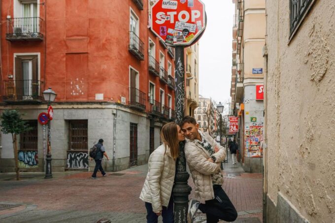 Madrid: Proposal Photoshoot for Couples - High-Resolution Photographs