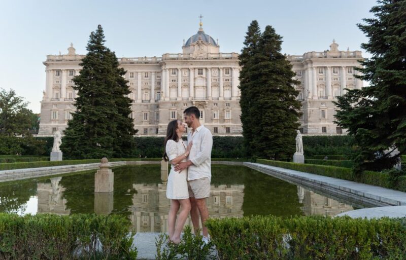 Madrid: Romantic Photoshoot for Couples - Not Included in the Experience