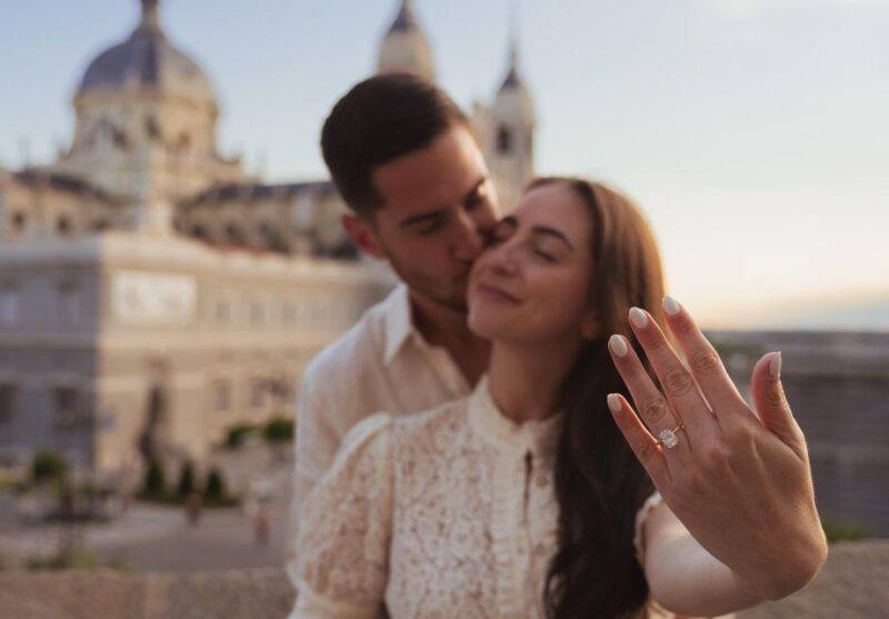 Madrid: Romantic Photoshoot for Couples - Exploring Madrids Iconic Locations