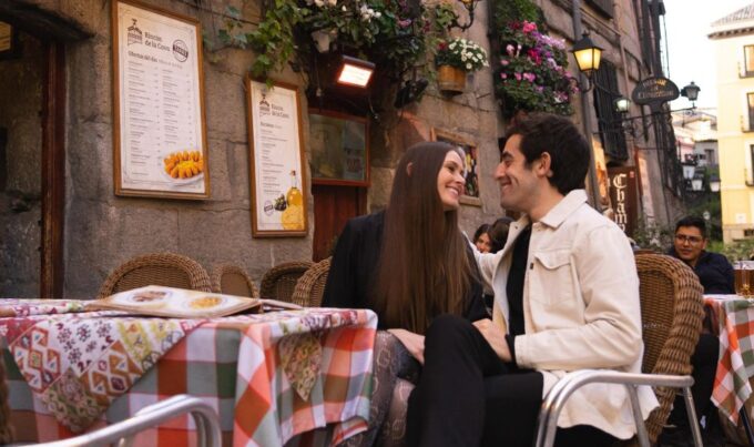 Madrid: Romantic Photoshoot for Couples - Professional Photography and Editing