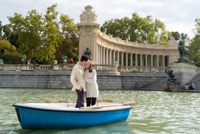 Madrid: Romantic Photoshoot for Couples - Capturing Lasting Memories