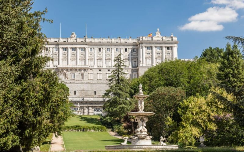 Madrid: Royal Palace and Royal Gardens. Guided Visit and Priority Access. - Historical Context and Architecture