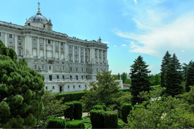 Madrid: Royal Palace Guided Tour With Entry Ticket - Architectural Grandeur