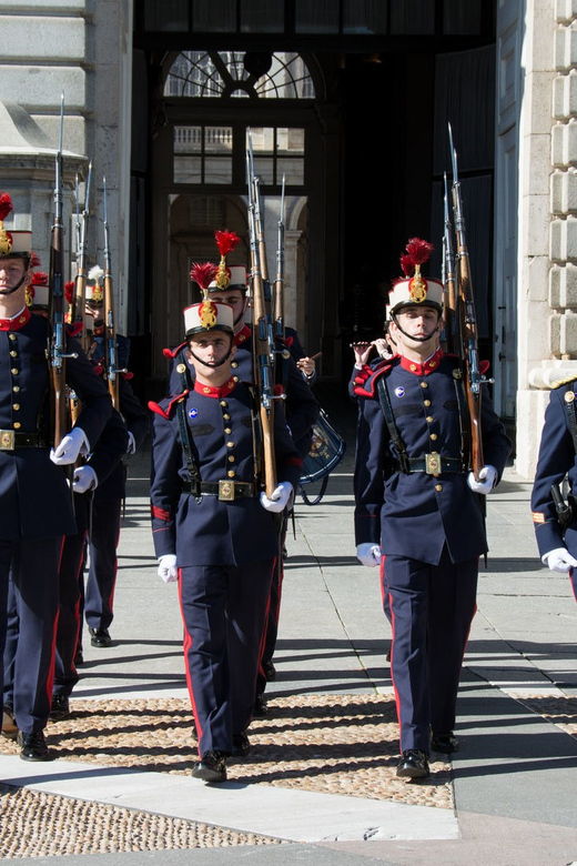 Madrid: Royal Palace Guided Tour With Skip-The-Line Entry - Accessibility and Languages