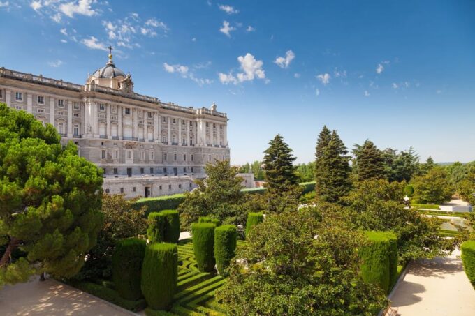 Madrid: Royal Palace Guided Tour With Skip-The-Line Entry - Explore the Royal Throne Room