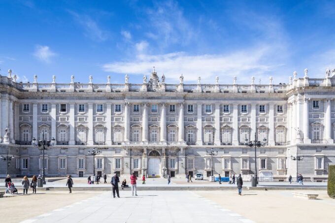 Madrid: Royal Palace Guided Tour With Skip-The-Line Entry - Discover the Gala Dinner Room