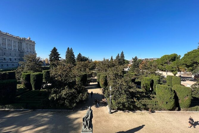 Madrid: Royal Palace Guided Tour With Skip the Line Ticket - Knowledgeable and Engaging Guides