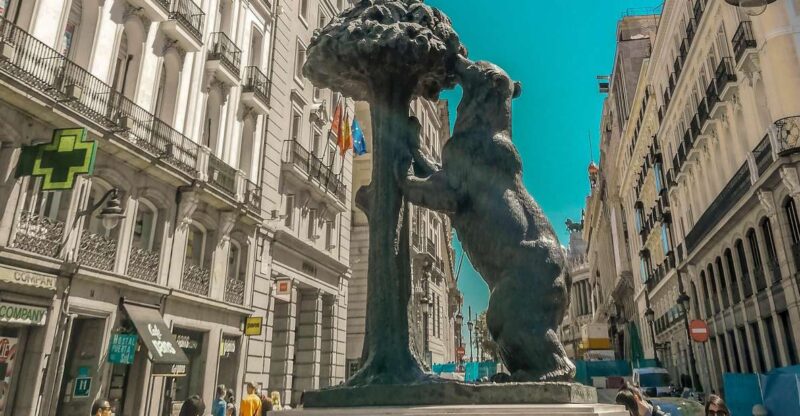 Madrid: Royal Palace, Old Town and Poets District Tour - Key Points