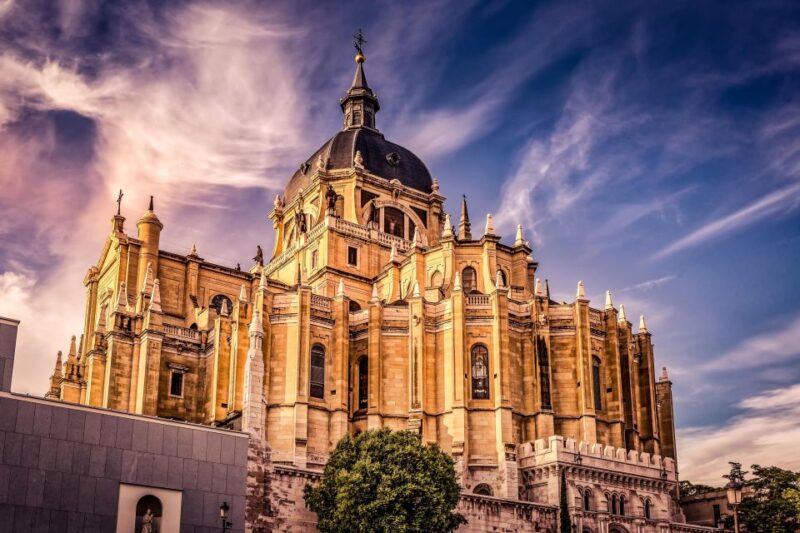 Madrid: Royal Palace, Old Town and Poets District Tour - Itinerary Highlights