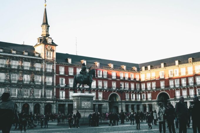 Madrid: Royal Palace, Old Town and Poets District Tour - Reserve and Payment Options