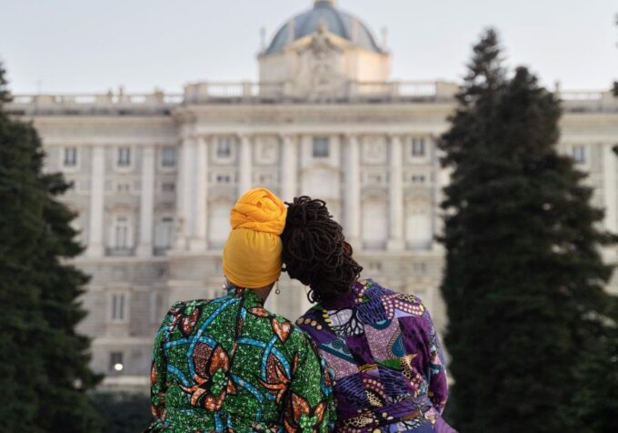 Madrid: Royal Palace Professional Photoshoot - Receive High-Resolution Images