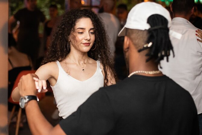 Madrid Salsa Lovers Dance Experience - Mastering Salsa Moves Step-by-Step