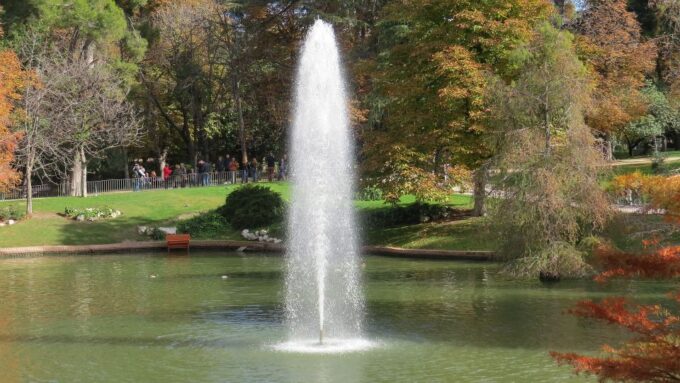 Madrid: Secrets of Retiro Park 2-Hour Walking Tour - Palacio De Cristal