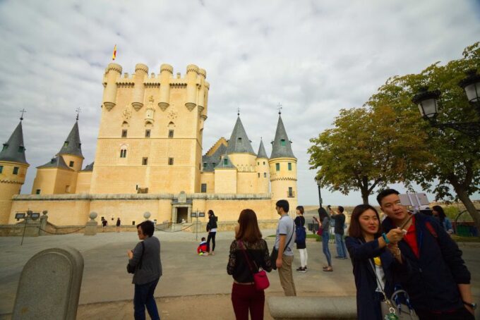 Madrid: Segovia & Avila Day Trip With Optional Entry Tickets - Getting to the Tour