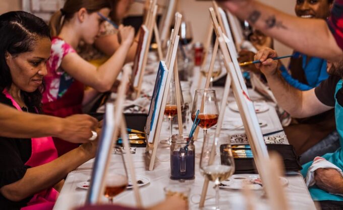 Madrid: Sip&Paint Workshop - Explore Madrid