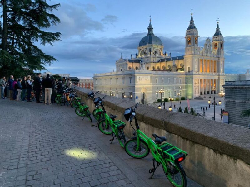 Madrid: Sunset and Night Lights Bike Tour - Included in the Tour
