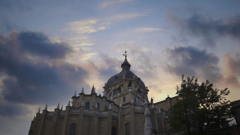 Madrid: Sunset Walking Tour With Optional Flamenco Show - Inclusions and Exclusions