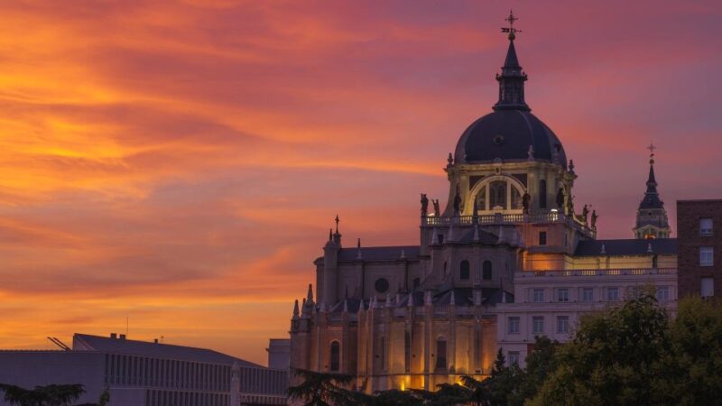 Madrid: Sunset Walking Tour With Optional Flamenco Show - Important Information