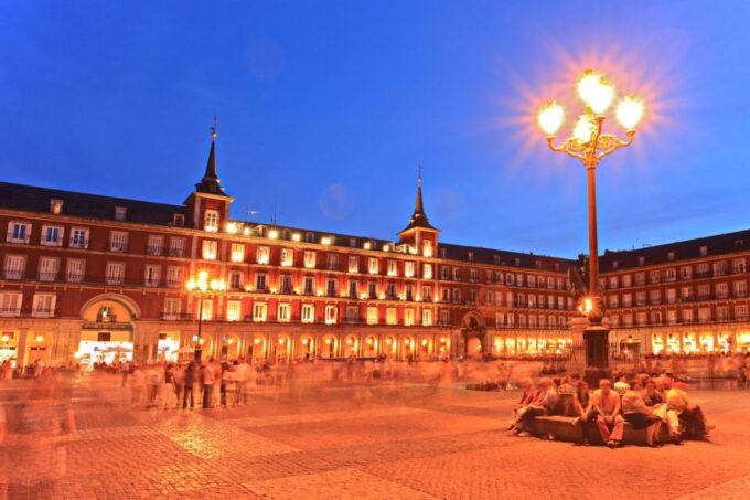 Madrid: Sunset Walking Tour With Optional Flamenco Show - Madrids City Center Exploration