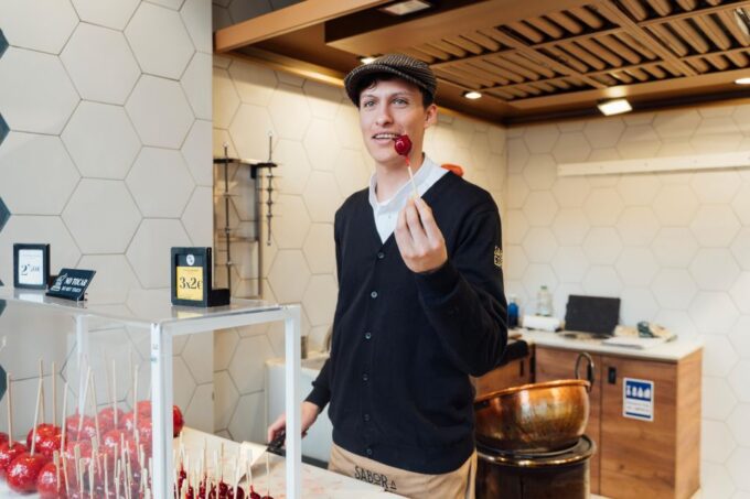 Madrid Tapas and Guided Food Tour With Dinner - Explore the Neighborhood