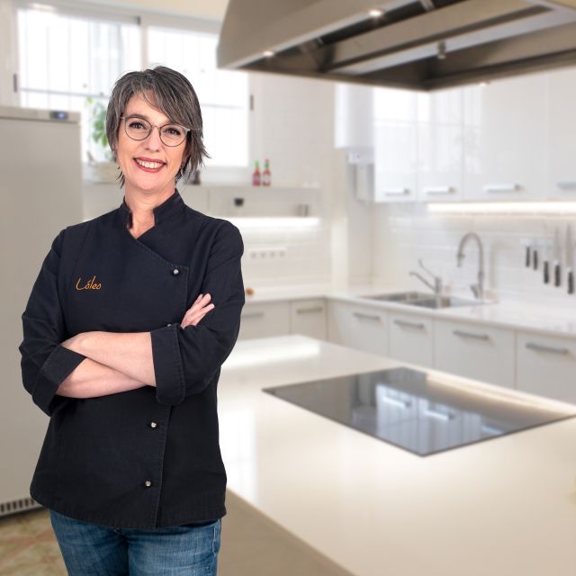 Madrid: Tapas Cooking Class at a Private Local Eatery - Duration and Languages