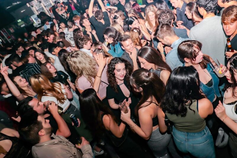 Madrid: Top Pub-Crawl With Drinks and Nightclub Entry - Key Points