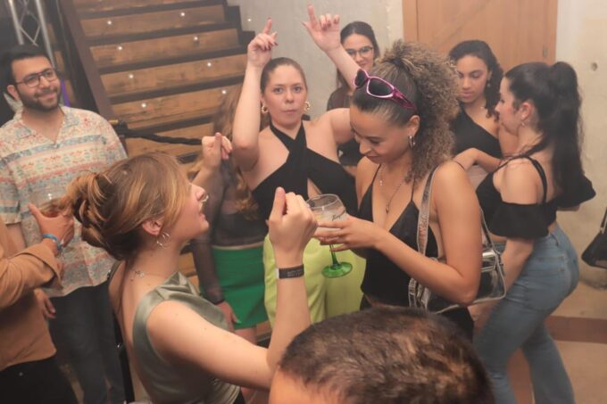 Madrid: Top Pub-Crawl With Drinks and Nightclub Entry - Planning Your Night in Madrid