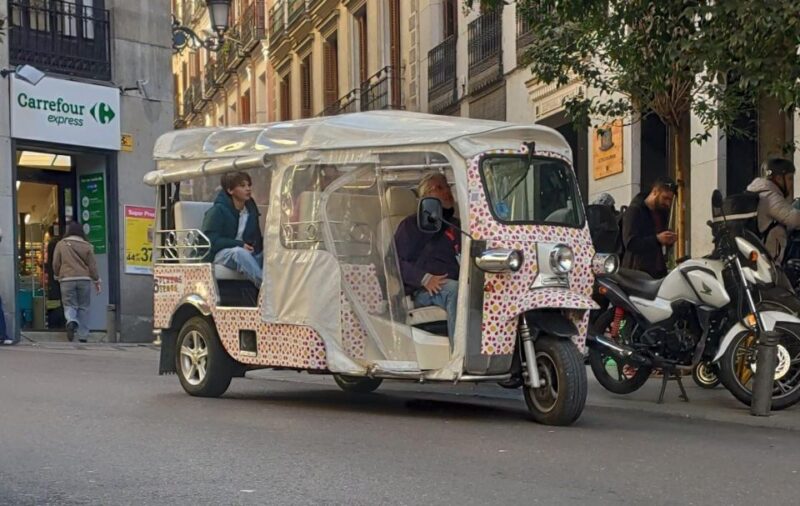 Madrid: Tuk Tuk Tour - the Historic Center in One Hour - Tour Description