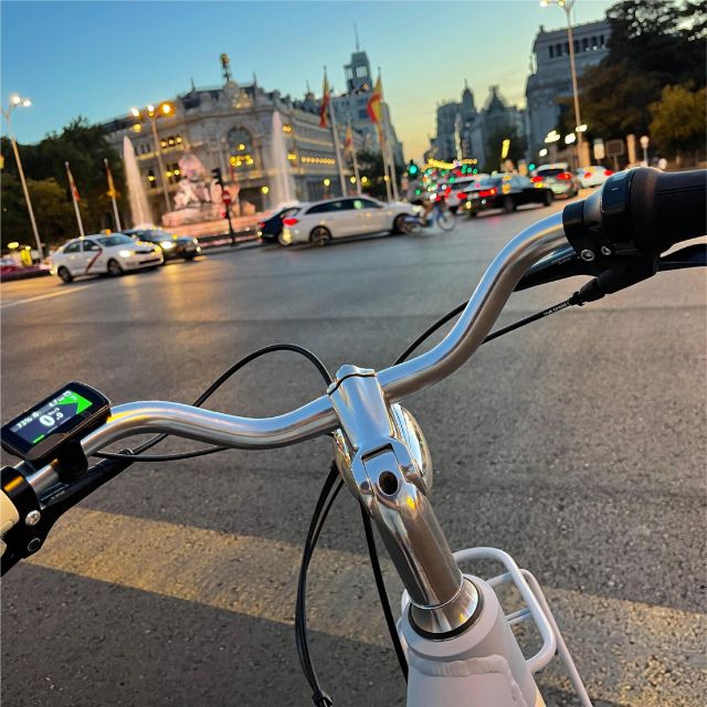 Madrid: Vintage Bike Rental With Tourist Map - Map and Highlights