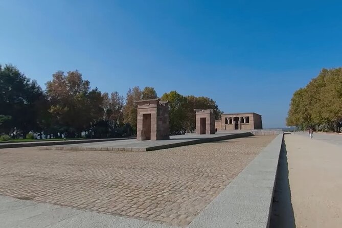 Madrid Virtual Reality Experience With Official Guide - Exploring Madrid Through VR