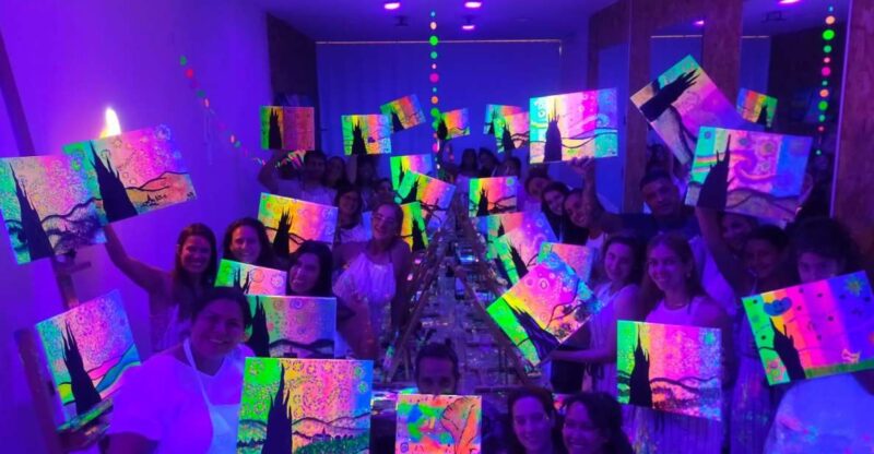 Madrid: Wine Gogh Glow Academy Paint and Sip Classes - Recommendations and Preparation