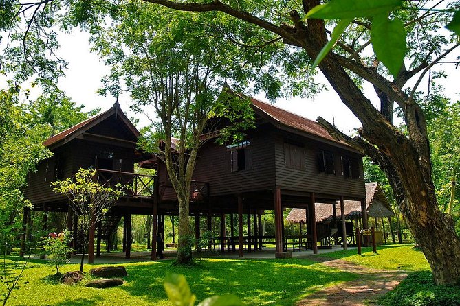 Maeklong Railway Market, Floating Market & Nakhon Pathom City Tour From Bangkok - Tour Itinerary