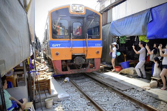 Maeklong Railway Market, Floating Market & Nakhon Pathom City Tour From Bangkok - Tips for Travelers