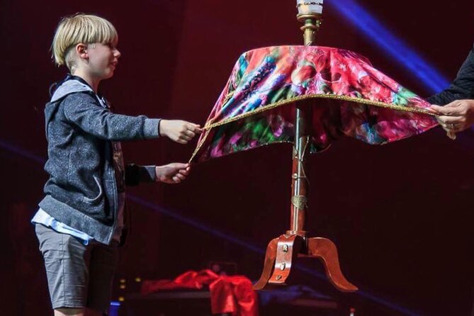 Magic Up Close Early Show at Las Vegas Magic Theater - Who Can Participate