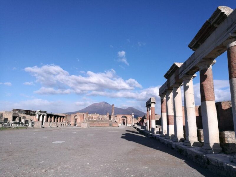 Magical Christmas Tour Around Pompeii - Christmas Market Exploration