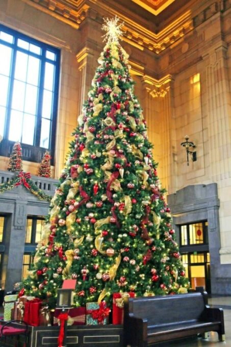 Magical Kansas City Christmas Stroll - Vibrant Energy at Crown Center