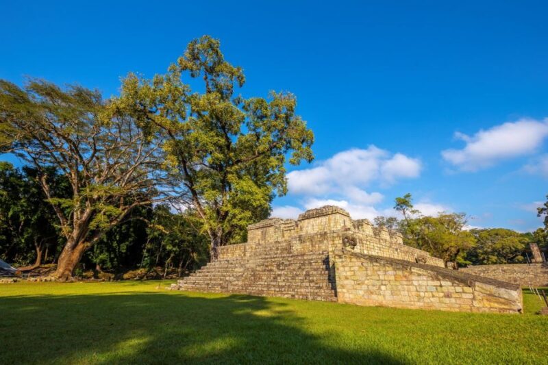 Mahahual: Mayan Culture Exploration at Chacchoben Ruins - Key Points