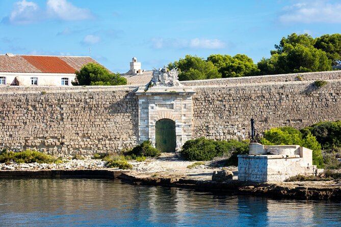 Mahon Harbour, Binibeca and Xoroi Cave Tour in Minorca - Tour Ratings and Statistics