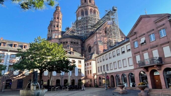 Mainz: Romantic Old Town Self-guided Discovery Tour - Booking and Cancellation