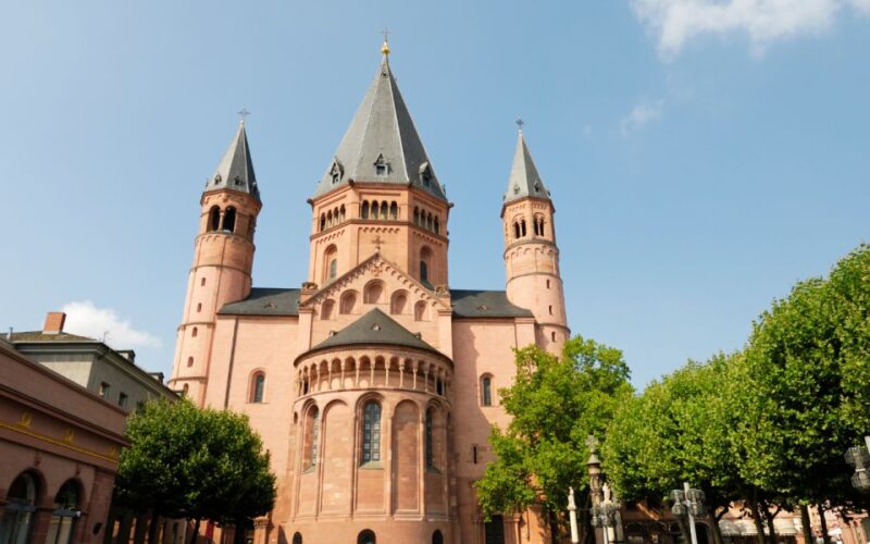 Mainz: Self-Guided Outdoor Escape Game - Location-Independent Puzzles